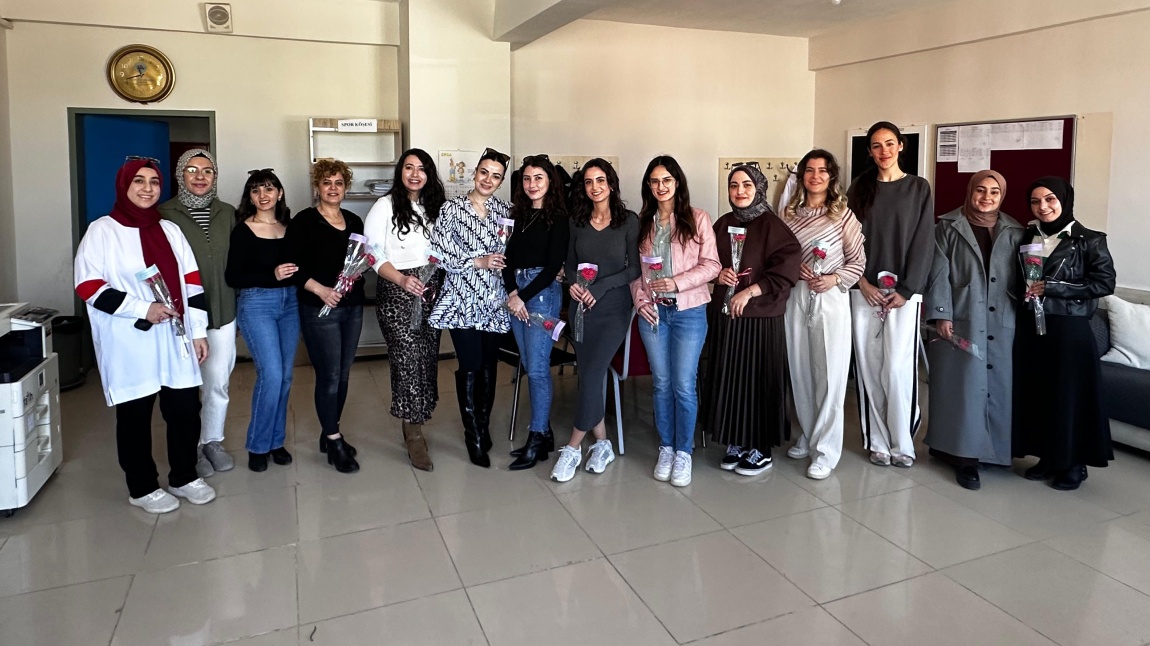 8 MART DÜNYA EMEKÇİ KADINLAR GÜNÜ